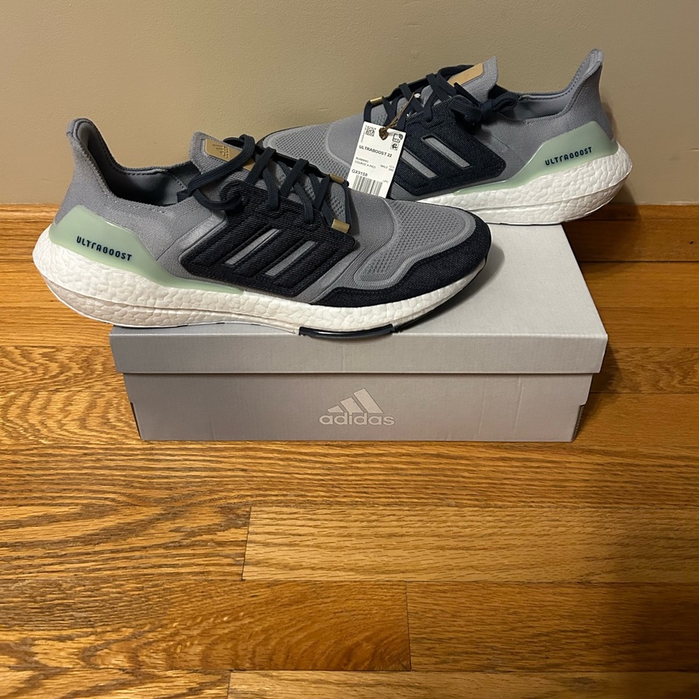 Adidas Ultraboost 22 “Halo Silver” Size 13 Sneaker